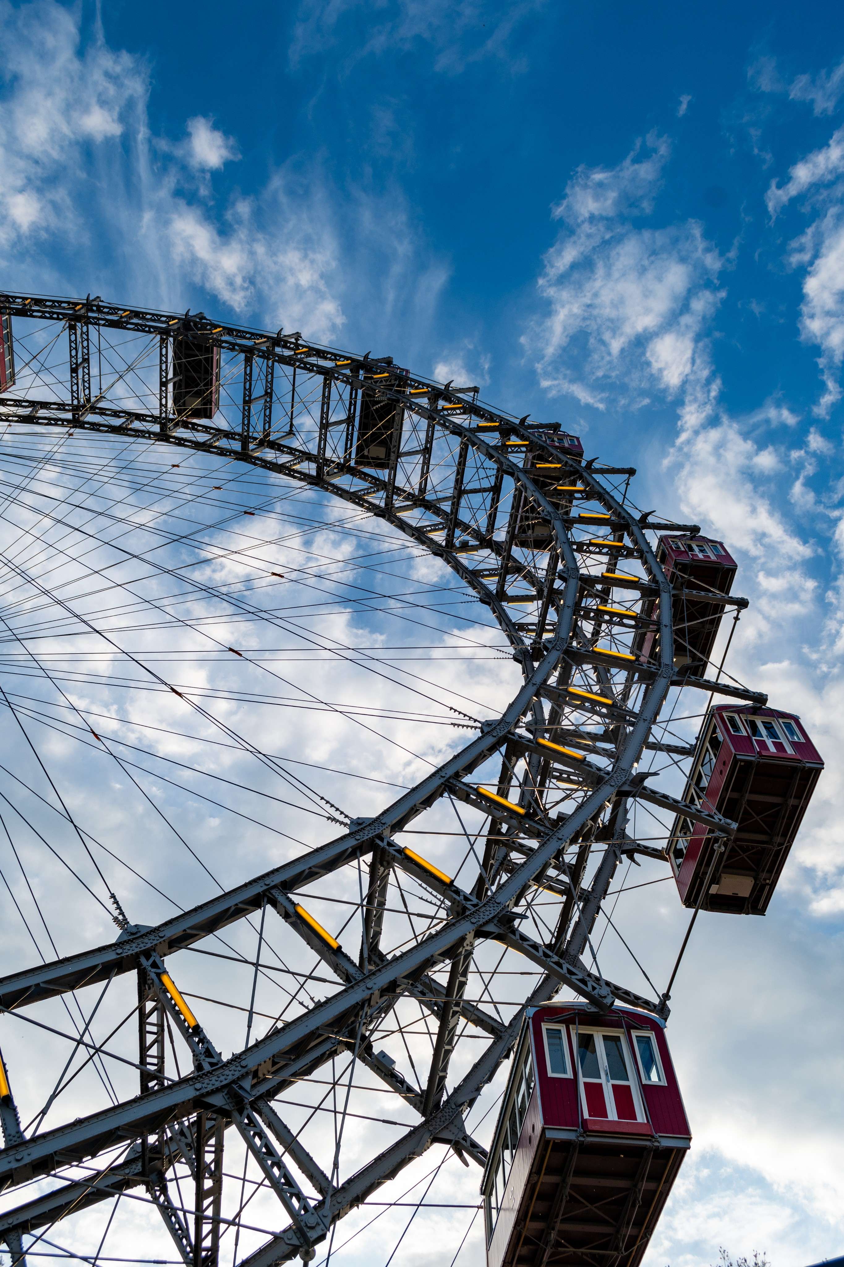 Araffes on a ferris wheel with a sky background.