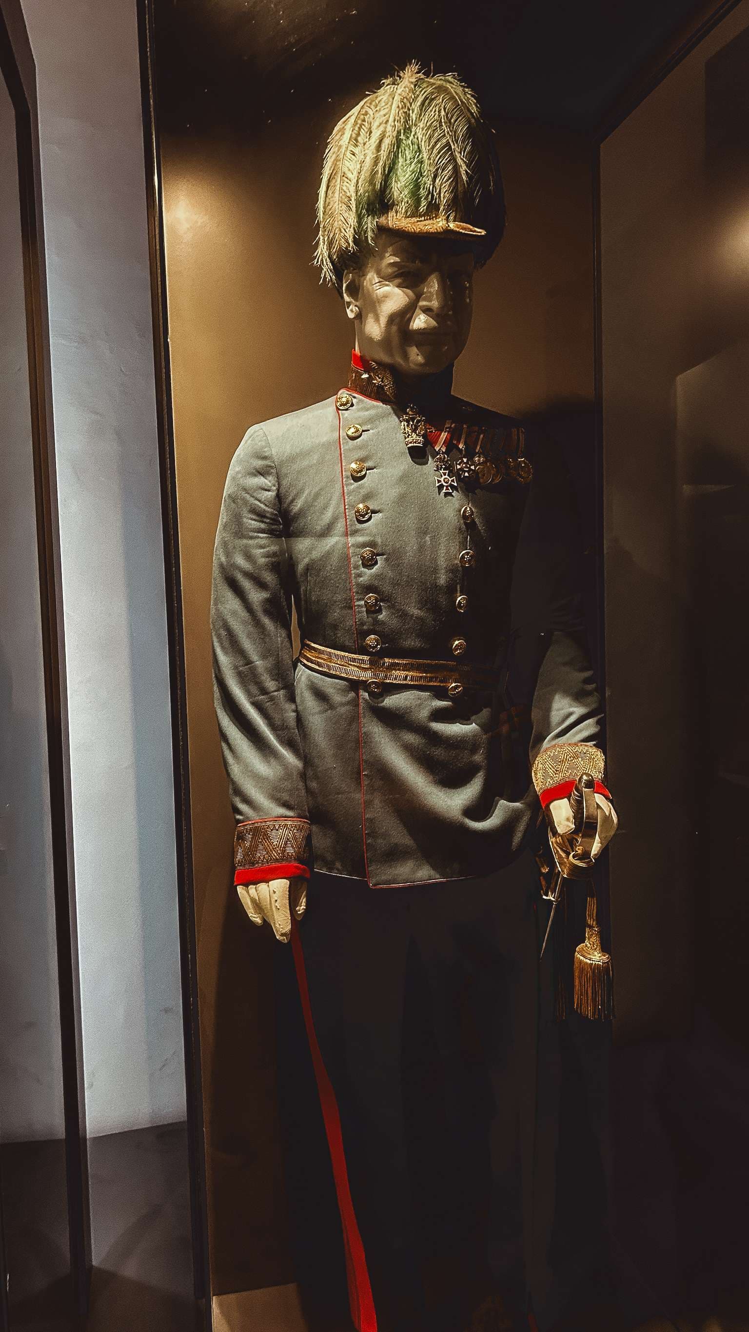 Arafed mannequin in uniform in a glass case.