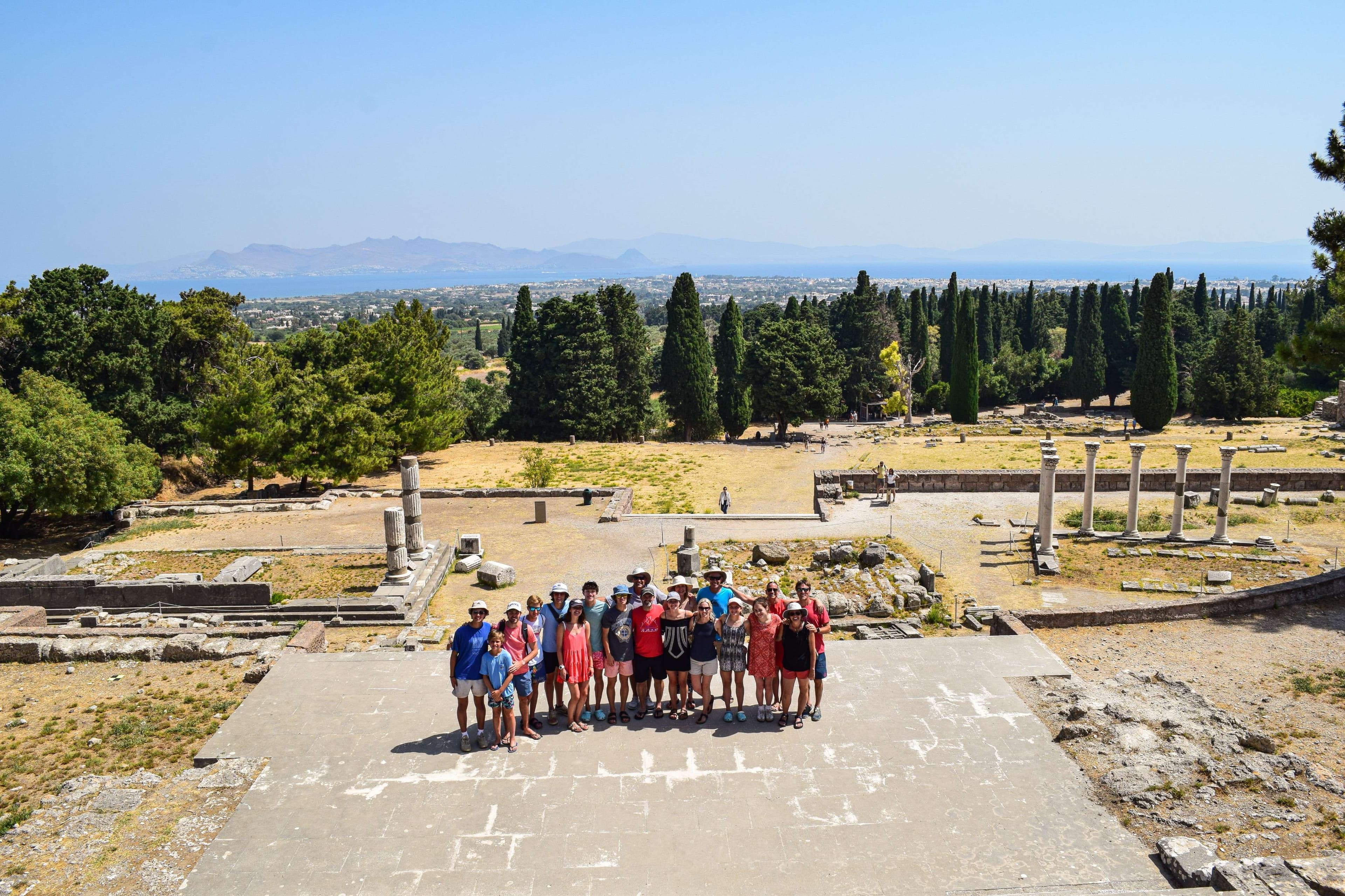 Arafed group of people standing in a circle in a park.