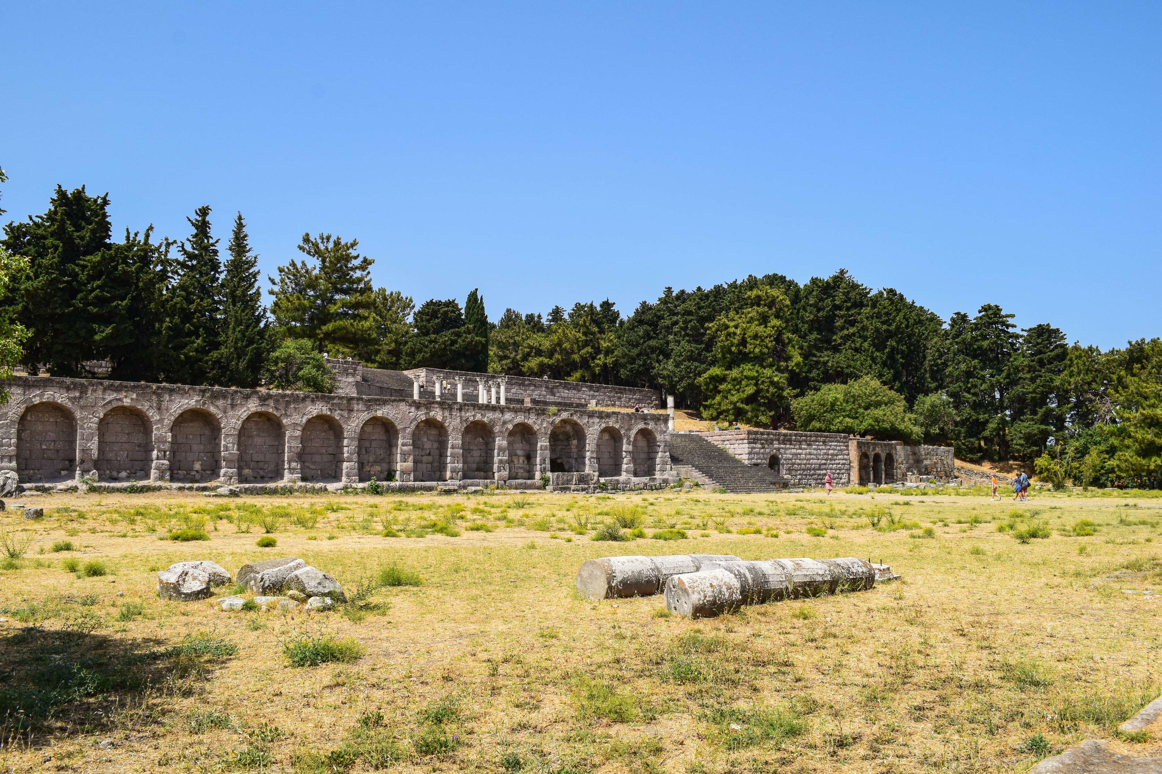 There is a stone building with a stone arch in the middle of it.